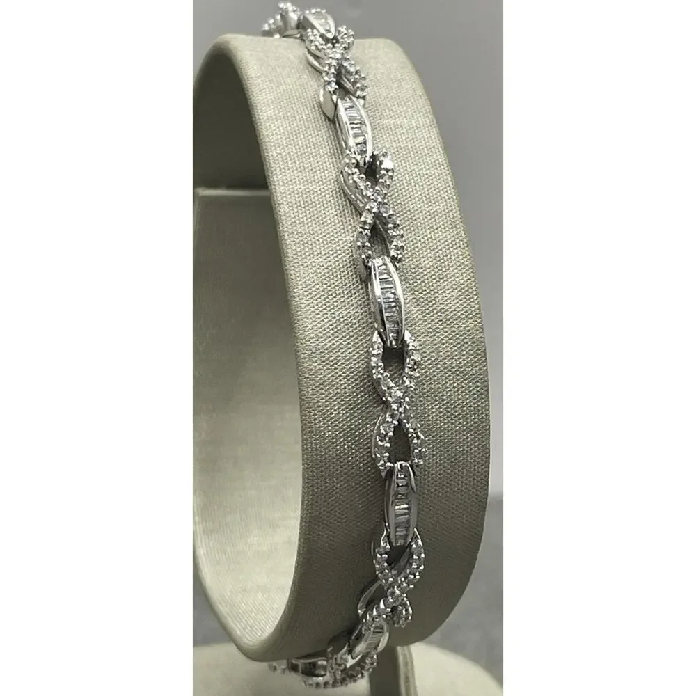 10K White Gold Diamond Infinity Design Bracelet (22102)